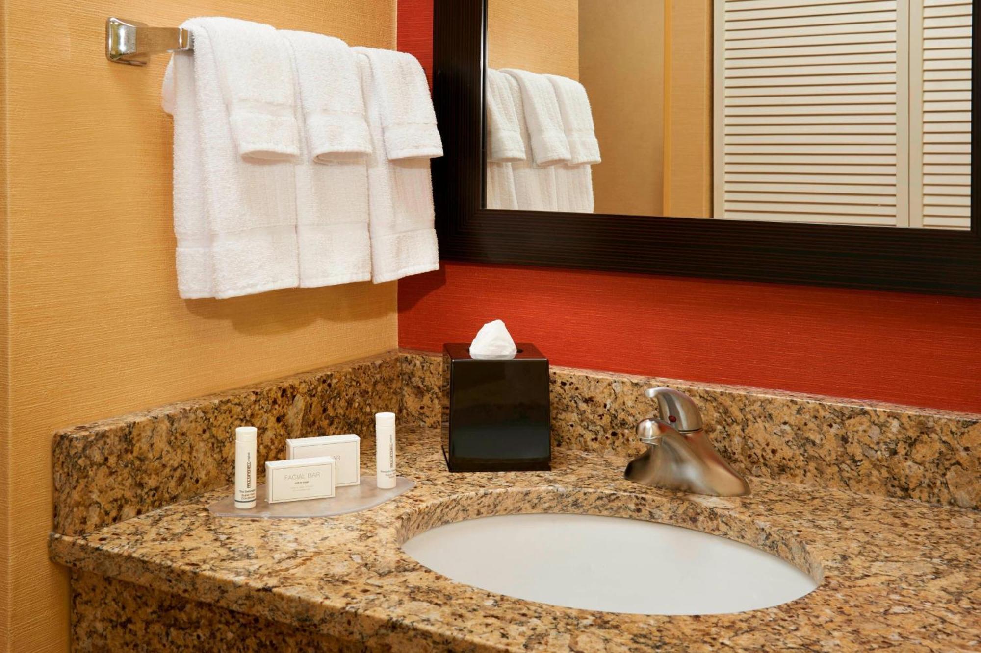 Courtyard Detroit Utica Hotel Luaran gambar